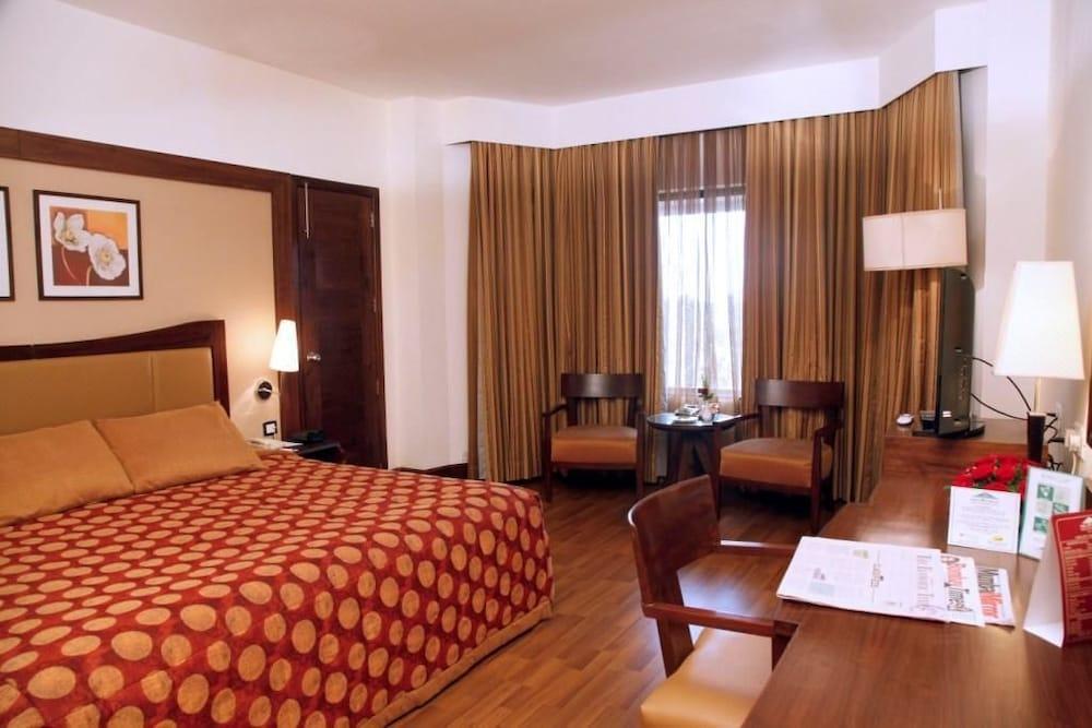 The Retreat - Hotel&centro de convenciones Bombay Exterior foto