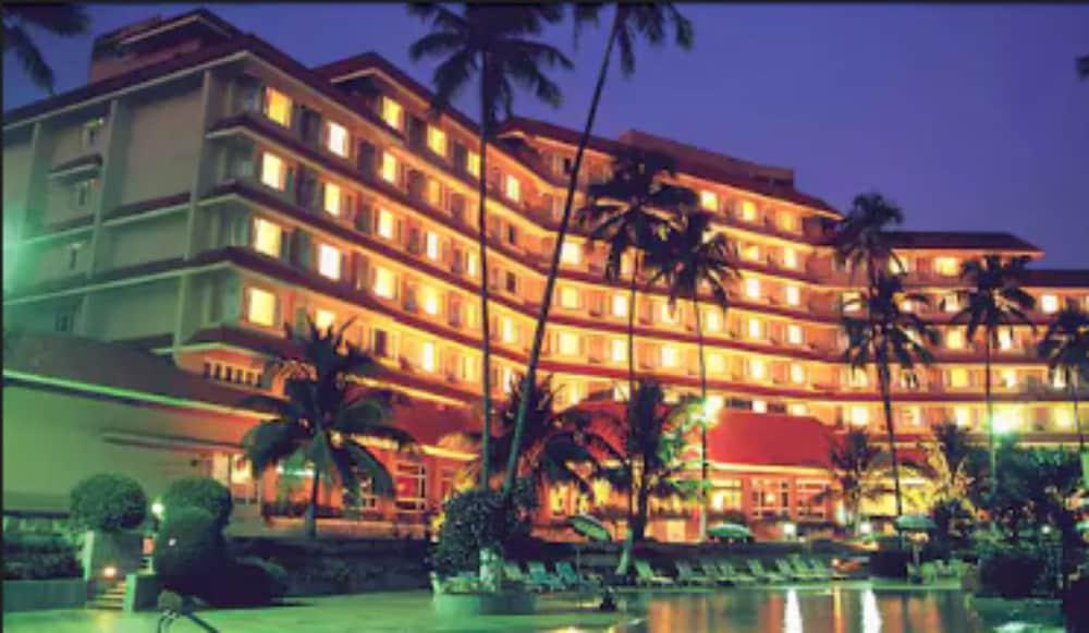 The Retreat - Hotel&centro de convenciones Bombay Exterior foto