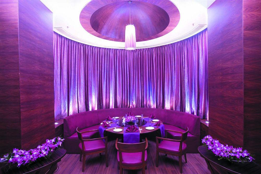 The Retreat - Hotel&centro de convenciones Bombay Exterior foto