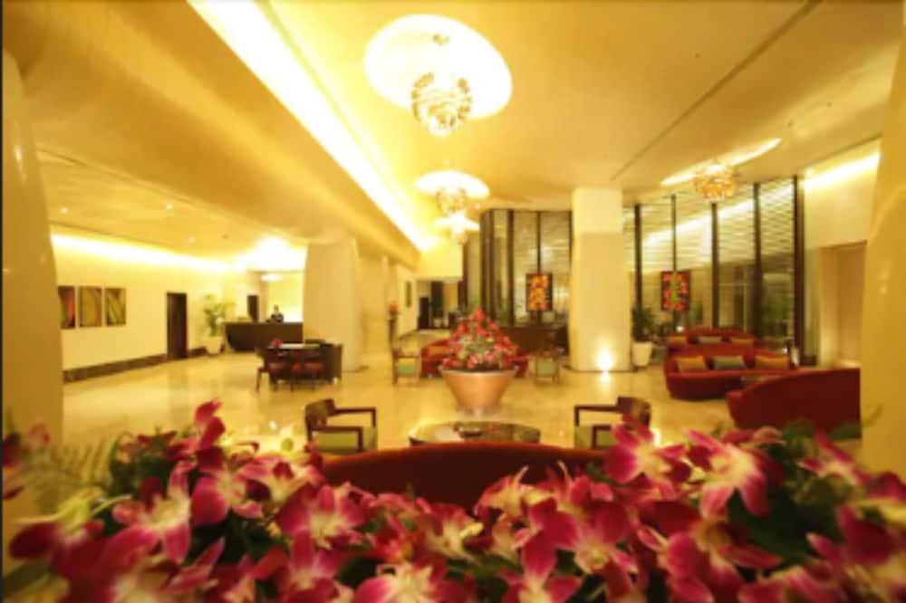 The Retreat - Hotel&centro de convenciones Bombay Exterior foto