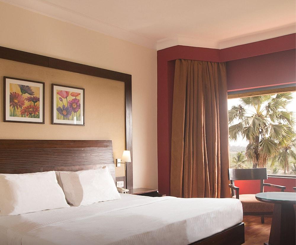 The Retreat - Hotel&centro de convenciones Bombay Exterior foto