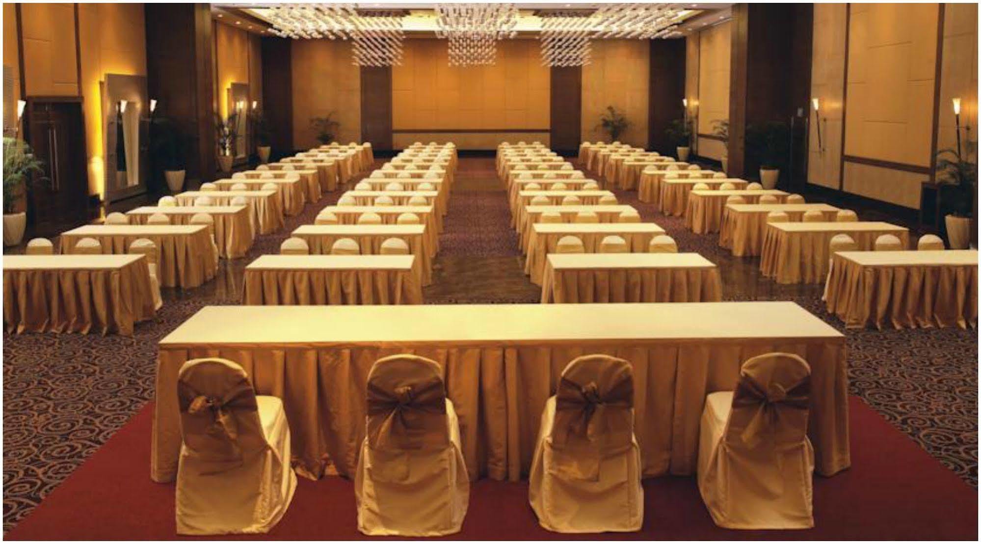 The Retreat - Hotel&centro de convenciones Bombay Exterior foto