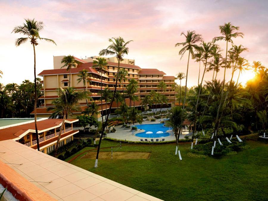 The Retreat - Hotel&centro de convenciones Bombay Exterior foto